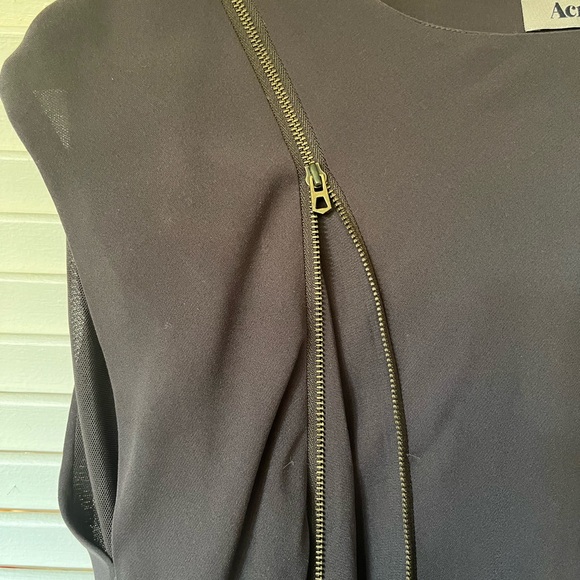 Asymmetrical zip dress by ACNE with detachable belt. Brown/grey size 38. - Picture 9 of 9